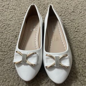 Brand NEW white flats!